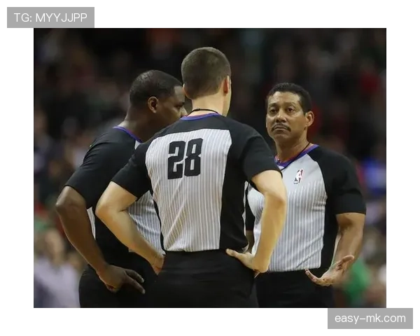 提问科普型：足球比赛中裁判沟通规则有哪些细节和限制？